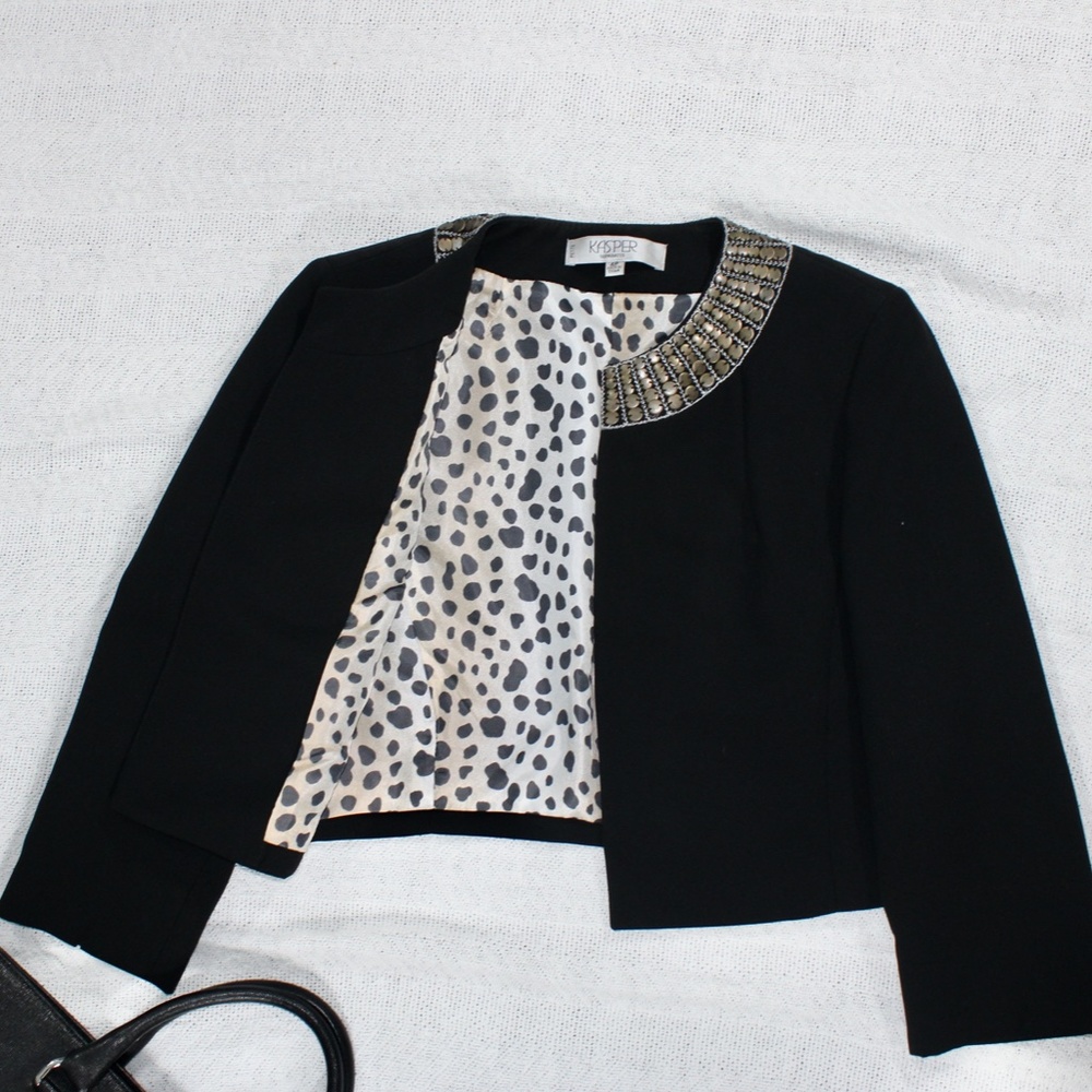 GORGEOUS Cropped Collarless Embellished Ja…